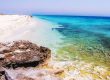 نمای هوایی از سواحل فیروزه‌ای و شن‌های سفید جزیره شیدور مارو