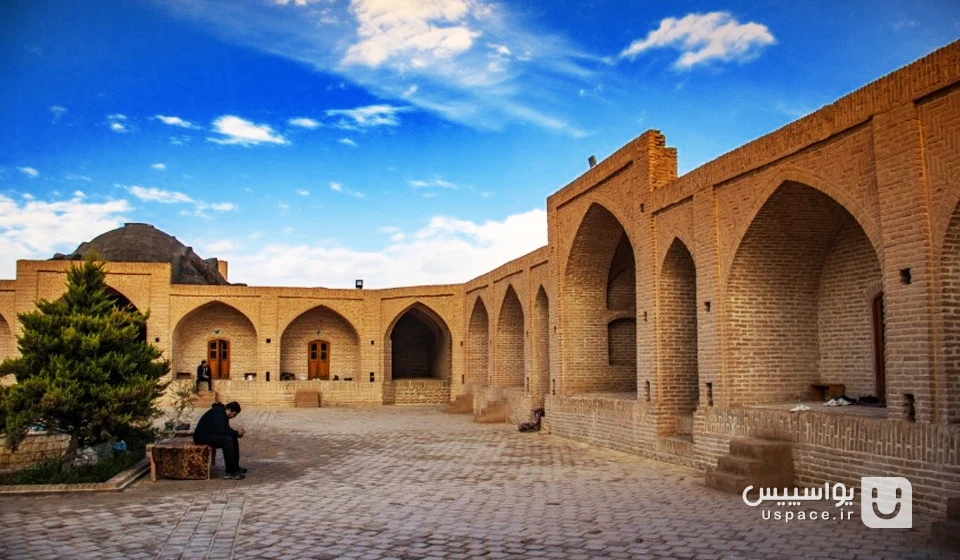 معماری تاریخی کاروانسرای شاه عباسی و قلعه کرشاهی ابوزیدآباد