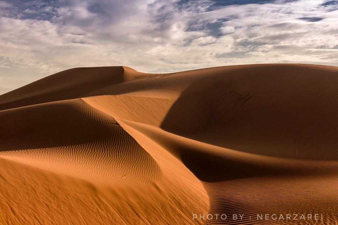 رمل‌های طلایی و تپه‌های ماسه‌ای روان کویر ابوزیدآباد کاشان