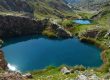 نمای پانوراما از دریاچه دوقلو سیاه گاو آبدانان ایلام با آب فیروزه‌ای زلال