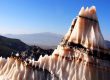 چشم انداز کوه و گنبد نمکی جاشک در استان بوشهر